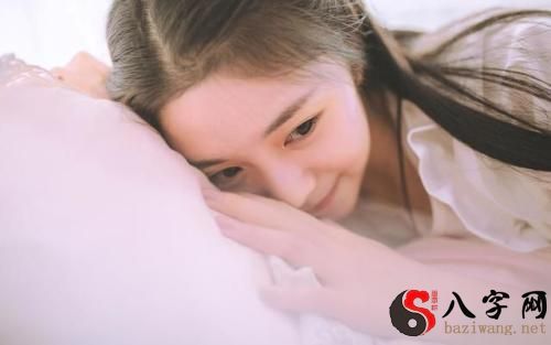 梦见自己暗恋已久的女孩