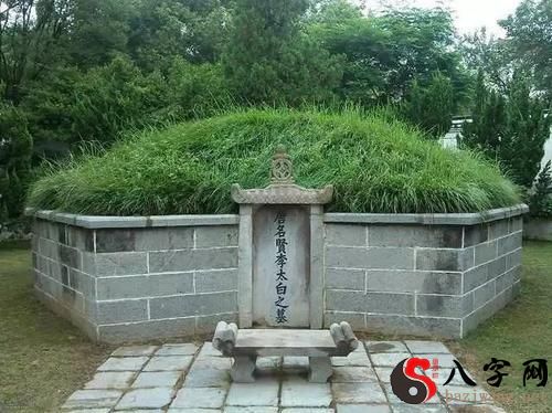 梦见别人的坟墓