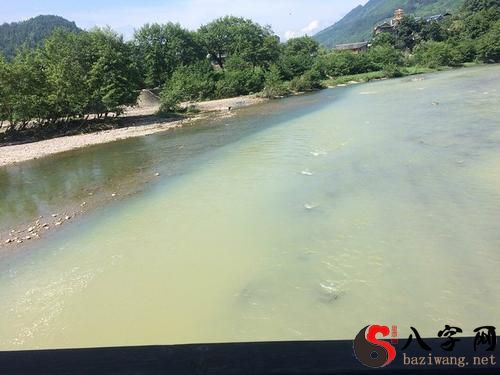 梦见浑浊的河水