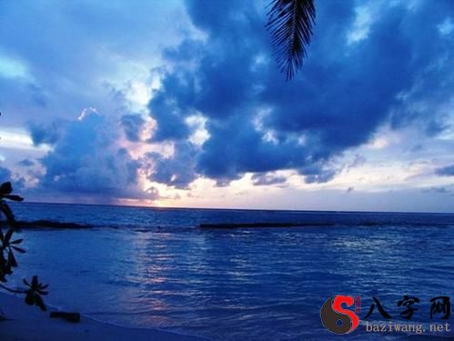 梦见大海很蓝