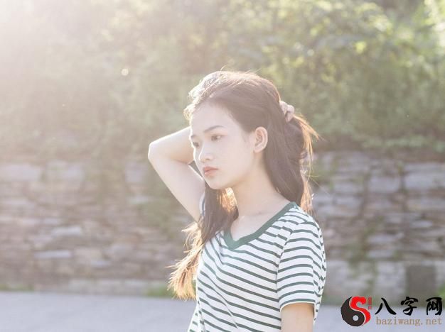 梦见自己结婚时大哭